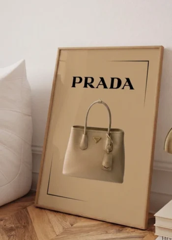პოსტერი Prada
